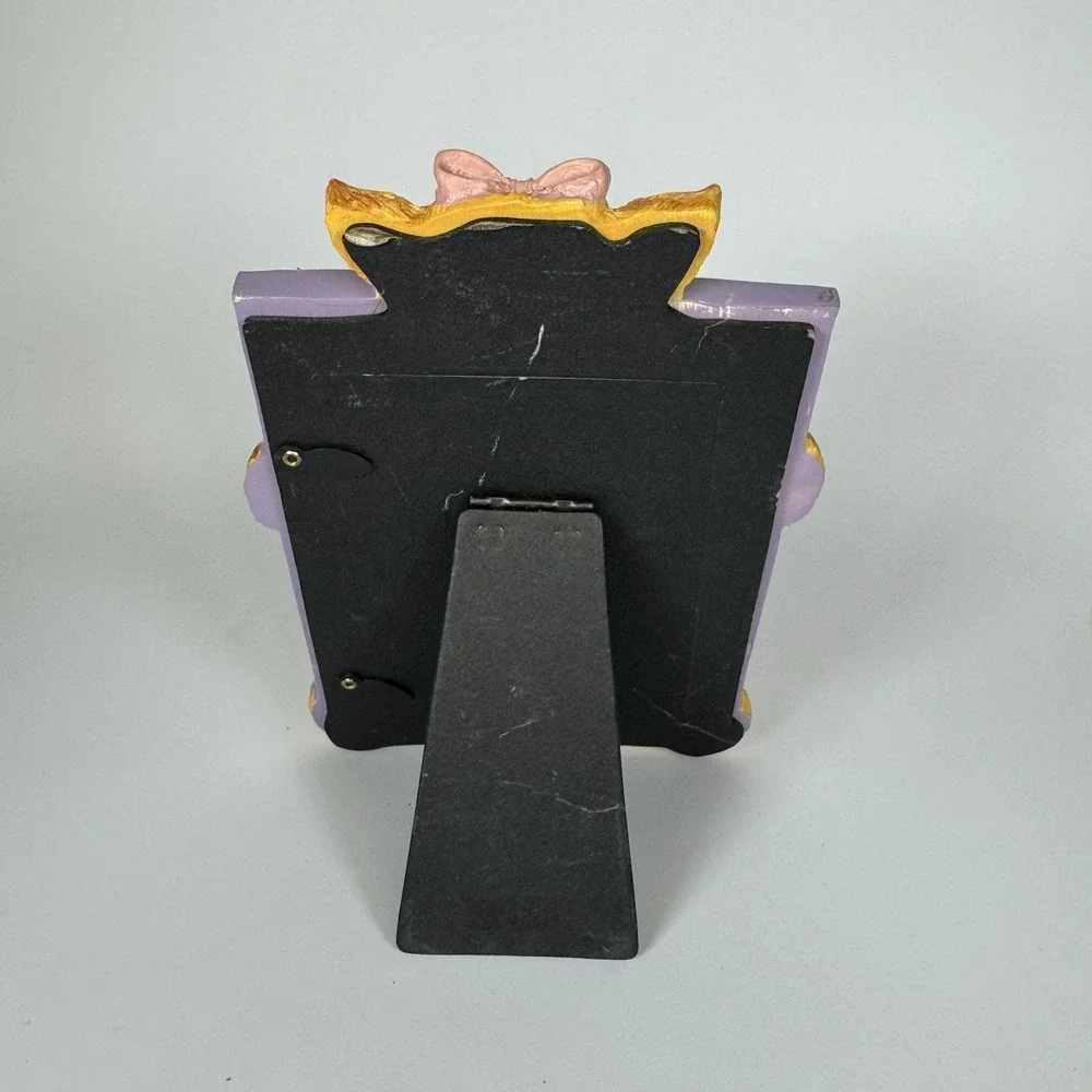 N/A vintage resin